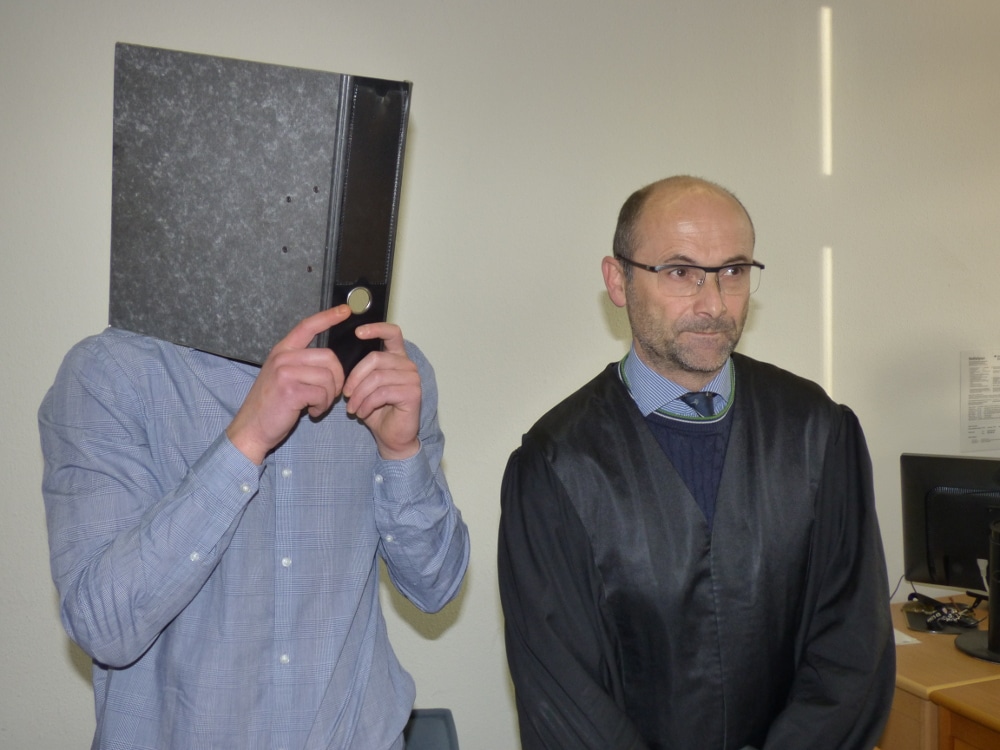 Christian L. (35) vor Prozessbeginn neben seinem Anwalt Ingo Stolzenburg. Foto: Lucas Böhme