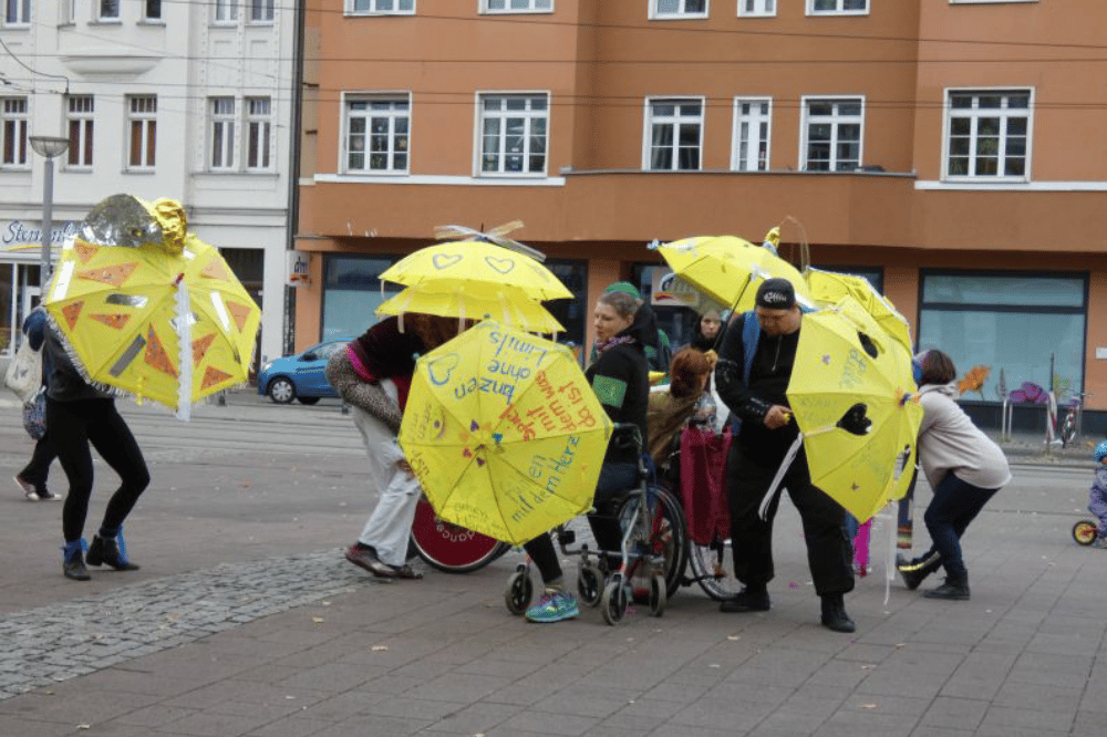 Projekt Stimme zeigen - Tanzaufführung auf dem Lindenauer Markt. Quelle: Robert Klement/Theater Rote Rübe