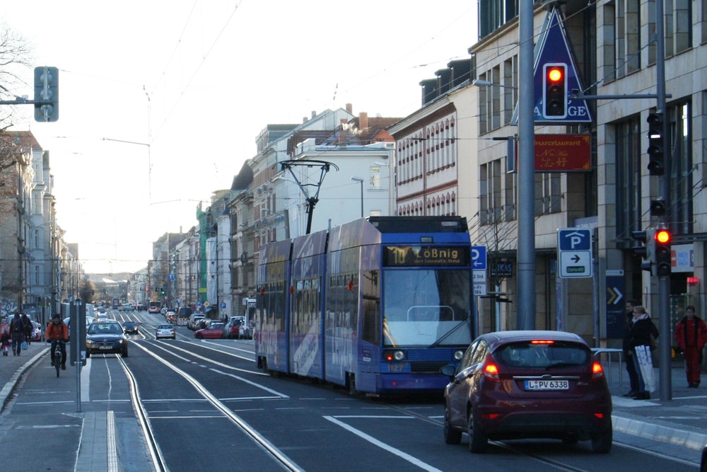 Linie 10 am S-Bahnhof Möckern. Foto: Ralf Julke