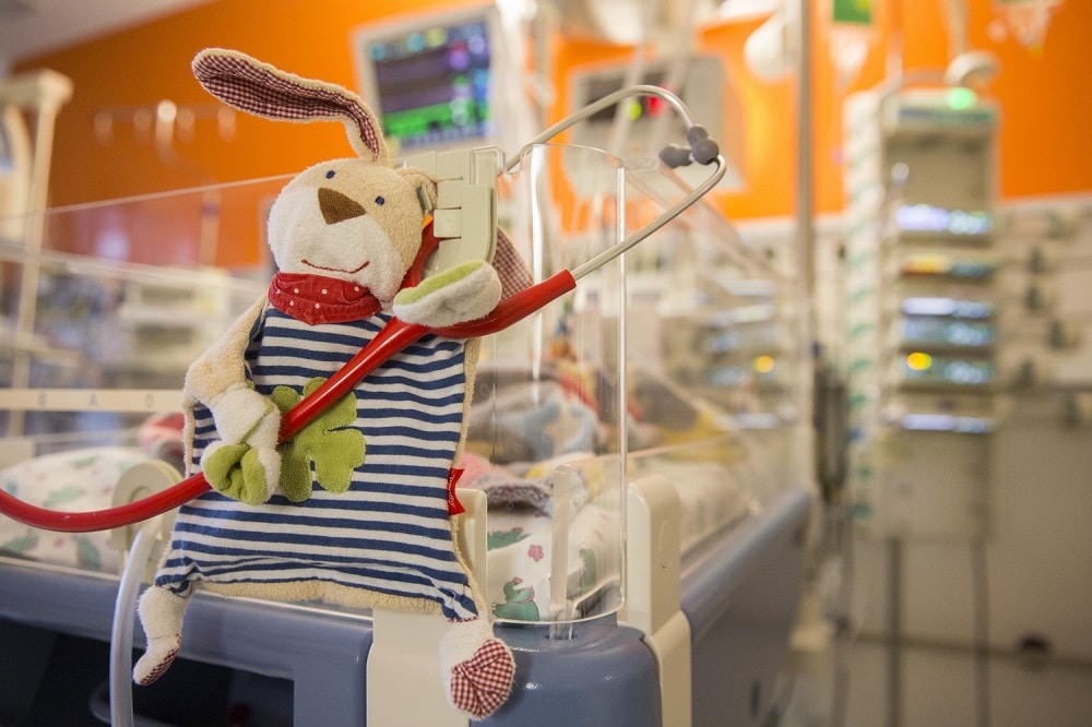 Intensivbett auf der Neonatologie des UKL Foto: Stefan Straube / UKL
