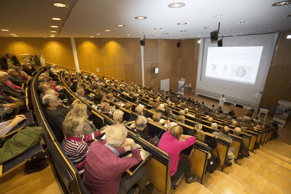 Der "krumme Rücken" steht im Mittelpunkt der kommenden Veranstaltung der Vortragsreihe "Medizin für Jedermann" am 12. Dezember. Foto: Stefan Straube / UKL