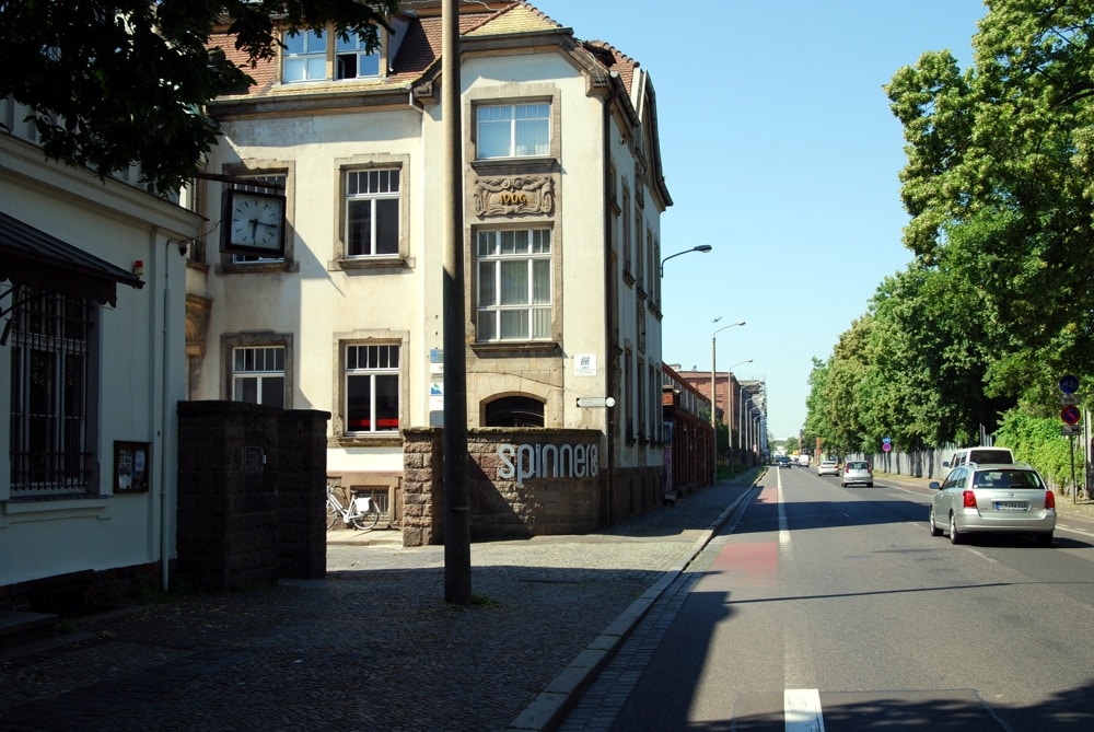 Am Eingang zur Alten Baumwollspinnerei in Leipzig Lindenau. Foto: L-IZ.de