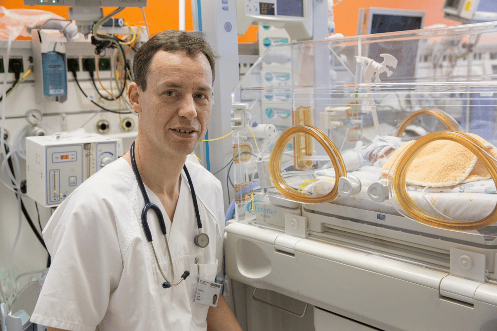 Platz 2 bundesweit: Die UKL-Neonatologie mit ihrem Direktor Prof. Ulrich Thome (Foto) gehört erneut zu den besten großen Zentren für Frühgeborenen-Versorgung im Land. Foto: Stefan Straube / UKL