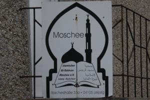 Hinweisschild der Al-Rahman-Moschee. Foto: Alexander Böhm