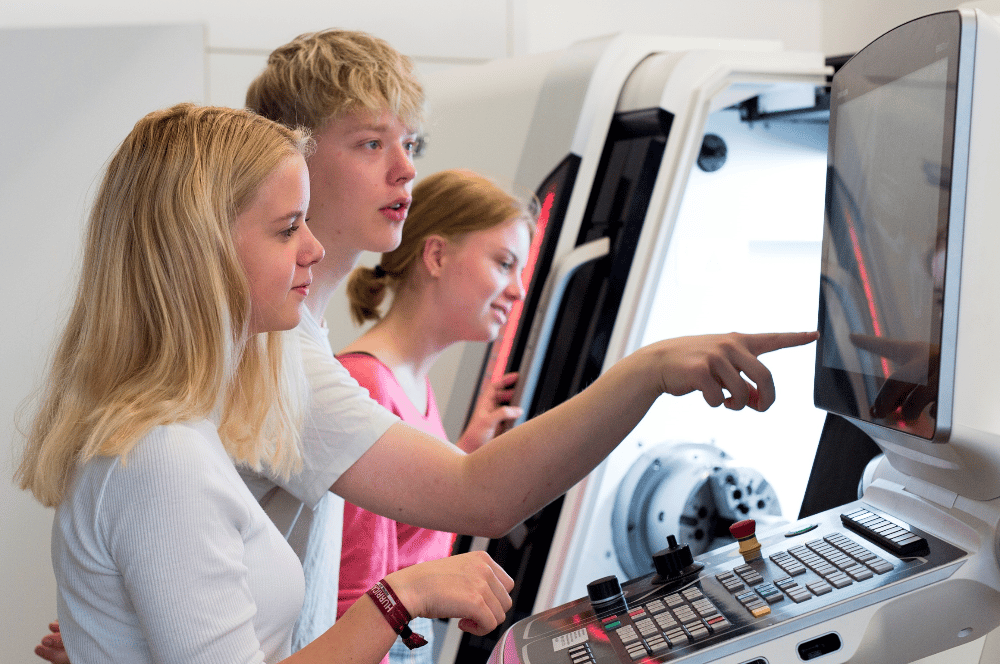 Schnuppern erwünscht! Am Tag der offenen Hochschultür können Besucherinnen und Besucher ausprobieren, wie sich Studieren anfühlt. Quelle: Lara Müller/HTWK Leipzig