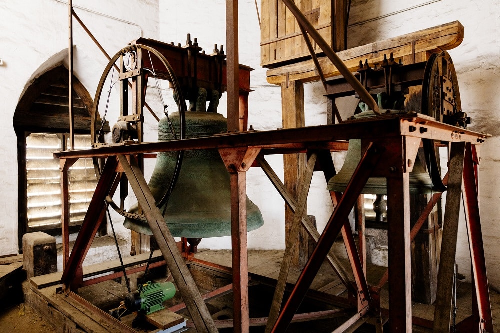 Stählerner Glockenstuhl, Foto: Thomaskirche