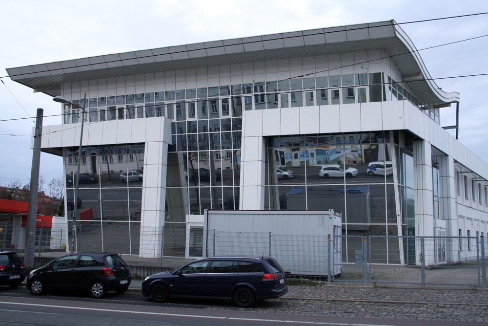 Das ehemalige Autohaus in der Lindenthaler Straße. Foto: Ralf Julke