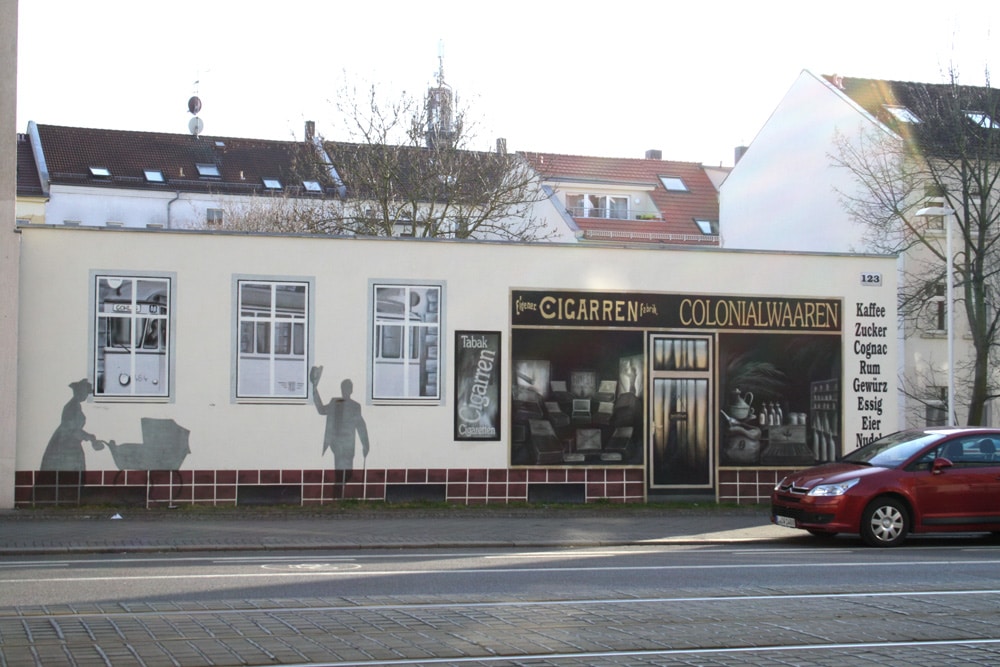 Erinnerung an alte Läden in der Georg-Schumann-Straße. Foto: Ralf Julke