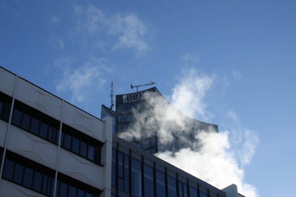 Dampfwolken überm Leipziger Uni-Campus. Foto: Ralf Julke