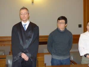Dovchin D. (39, r.) neben seinem Anwalt Stefan Wirth. Foto: Lucas Böhme