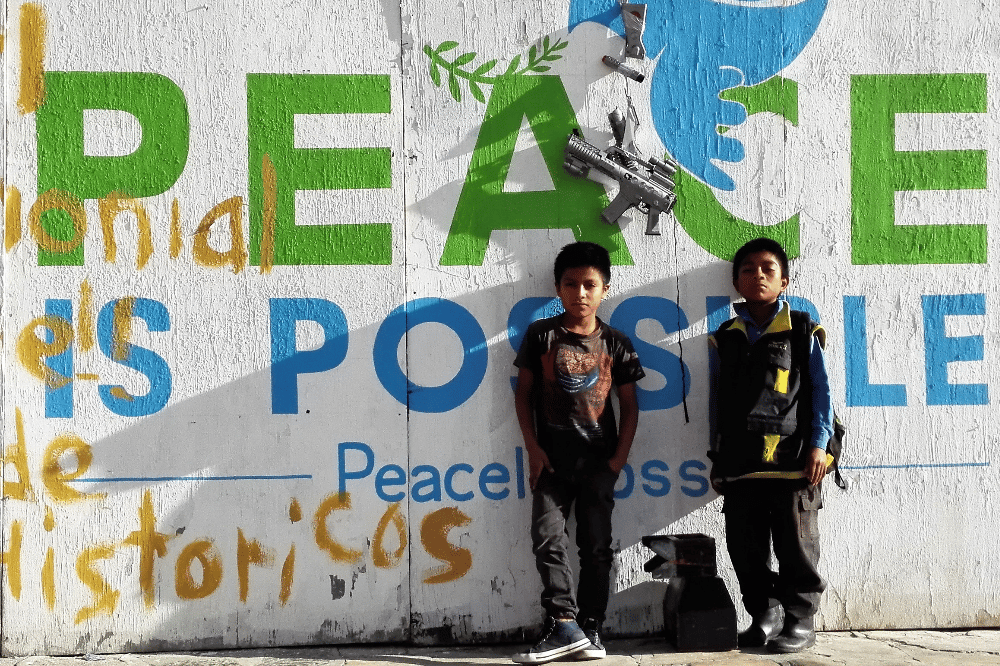 Kinder entwaffnen. Foto: Uwe Schröder