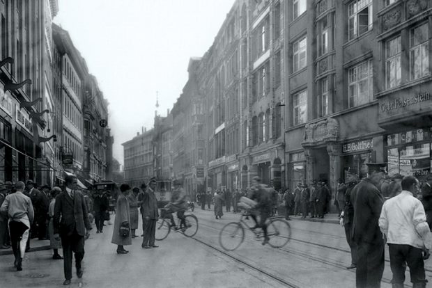 Brühl in Richtung Goethestraße, um 1920, Foto: Hermann Walter