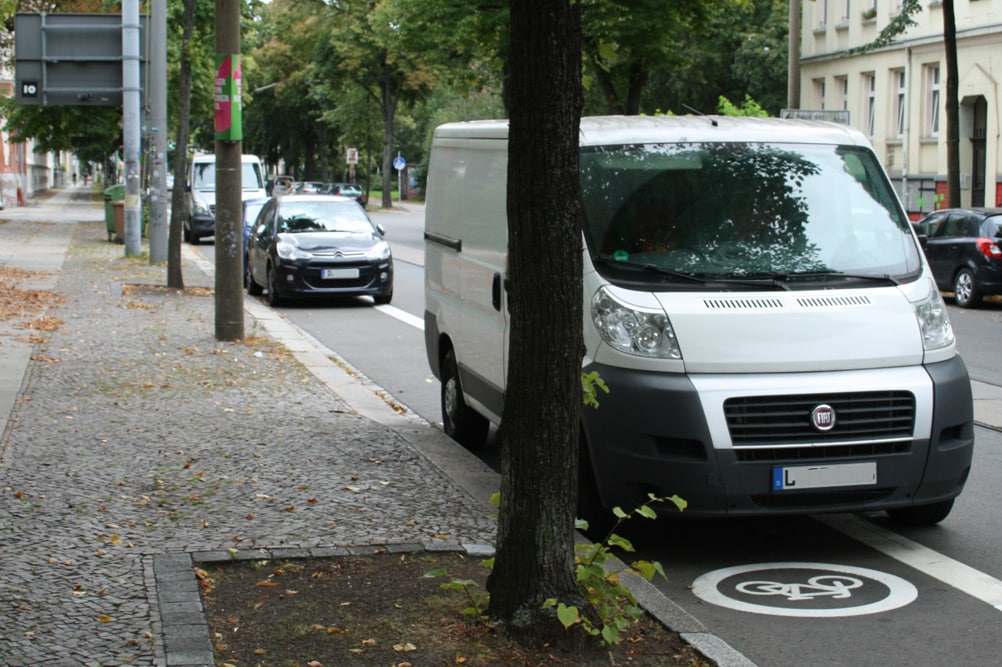 Radwegparken - hier mal in Connewitz. Foto: Ralf Julke