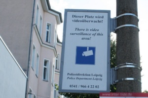 Überwachungsschild am Connewitzer Kreuz.