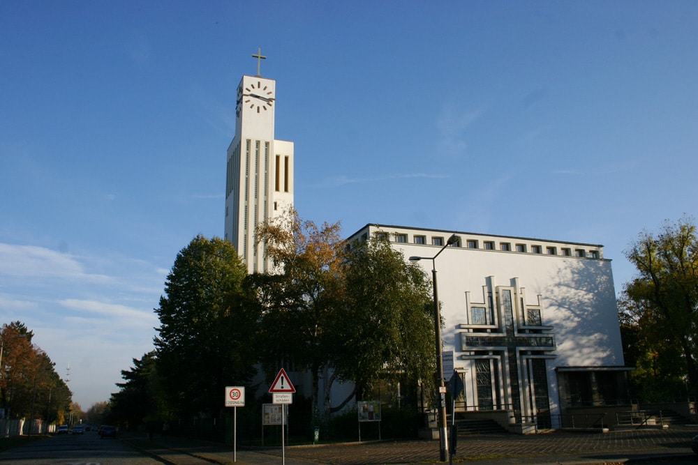 Die von Bauhaus-Architekt Hans Heinrich Grotjahn entworfene Versöhnungskirche in Gohlis. Foto: Ralf Julke