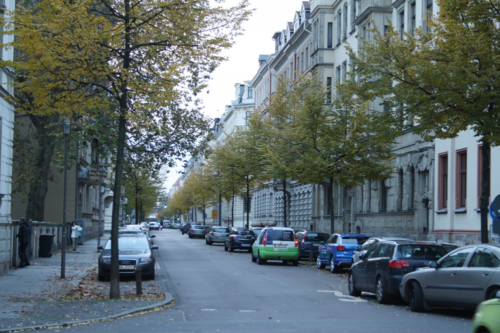 Parken im Waldstraßenviertel. Foto: Ralf Julke
