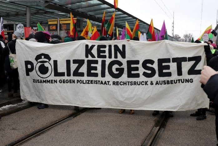 5.000 Gegner des neuen Polizeigesetzes in Dresden. Foto: Marco Arenas