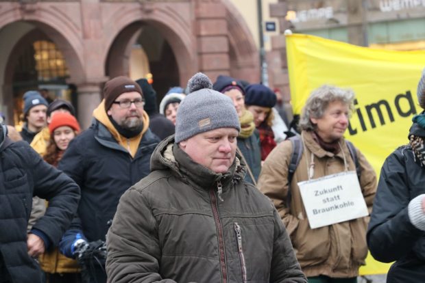 Der Pödelwitzer Jens Hausner vor seiner Rede auf dem Leipziger Markt. Foto: Michael Freitag
