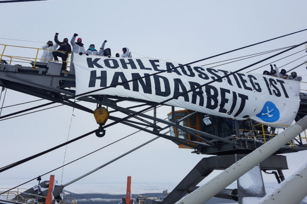 Aktion #BaggerStoppen in der Lausitz und im Leipziger Land: Aktivist*innen besetzen Kohlebagger. Foto: Ende Gel&auml;nde