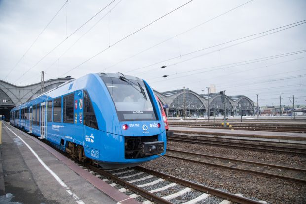 Der Alstom-Zug vor dem Hauptbahnhof Leipzig. Foto: Frank Schütze