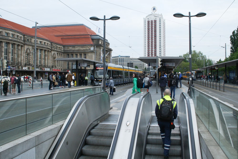 Haltestelle Hauptbahnhof von Westen. Foto: Ralf Julke
