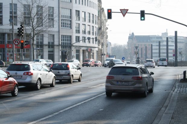 Kein Platz für Radfahrer: Kreuzung Martin-Luther-Ring / Harkortstraße. Foto: Ralf Julke