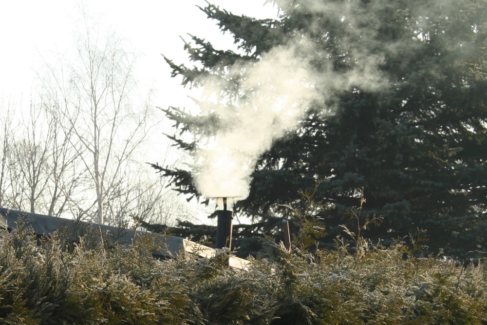 Ein rustikales Feuerchen ... Foto: Ralf Julke