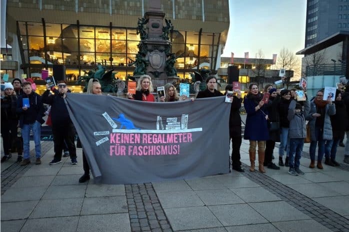 Jedes Jahr vor dem Buchmessestart demonstrieren LeipzigerInnen für eine Buchmesse ohne Rassimus und Hass. Foto: Marco Arenas