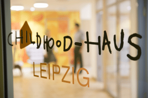 Am Universitätsklinikum Leipzig befindet sich das erste Childhood-Haus Deutschlands. Das Kinderschutz-Modellprojekt ist eine zentrale Anlaufstelle zur Betreuung von Kindern und Jugendlichen, die Opfer von Gewalt, Missbrauch oder Vernachlässigung wurden. Foto: Stefan Straube / UKL