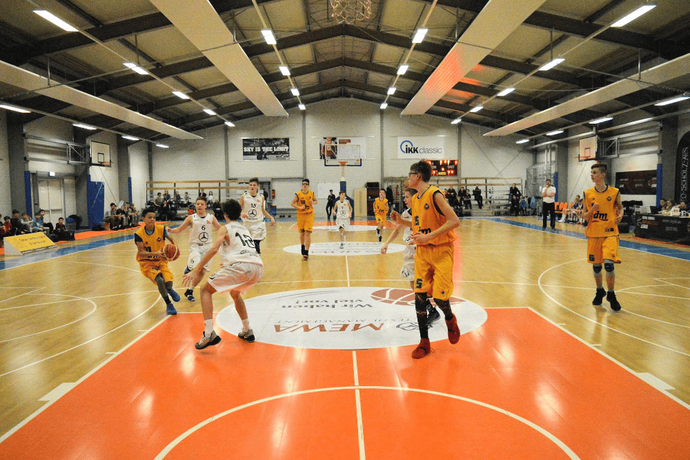 Die MBA Rookies im Angriff beim Januarturnier in Jena im Spiel gegen den Gastgeber, das nur sehr knapp verloren ging. Foto: CEYBL