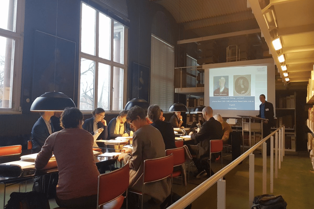 Im Rahmen des Forschungsprojektes fand ein erster Workshop zum Thema „Gelehrtenkarrieren vom Mittelalter bis ins 20. Jahrhundert: Datenanalyse und Forschungsperspektiven“ im November 2017 an der Herzog August Bibliothek statt. Quelle: Herzog August Bibliothek Wolfenbüttel