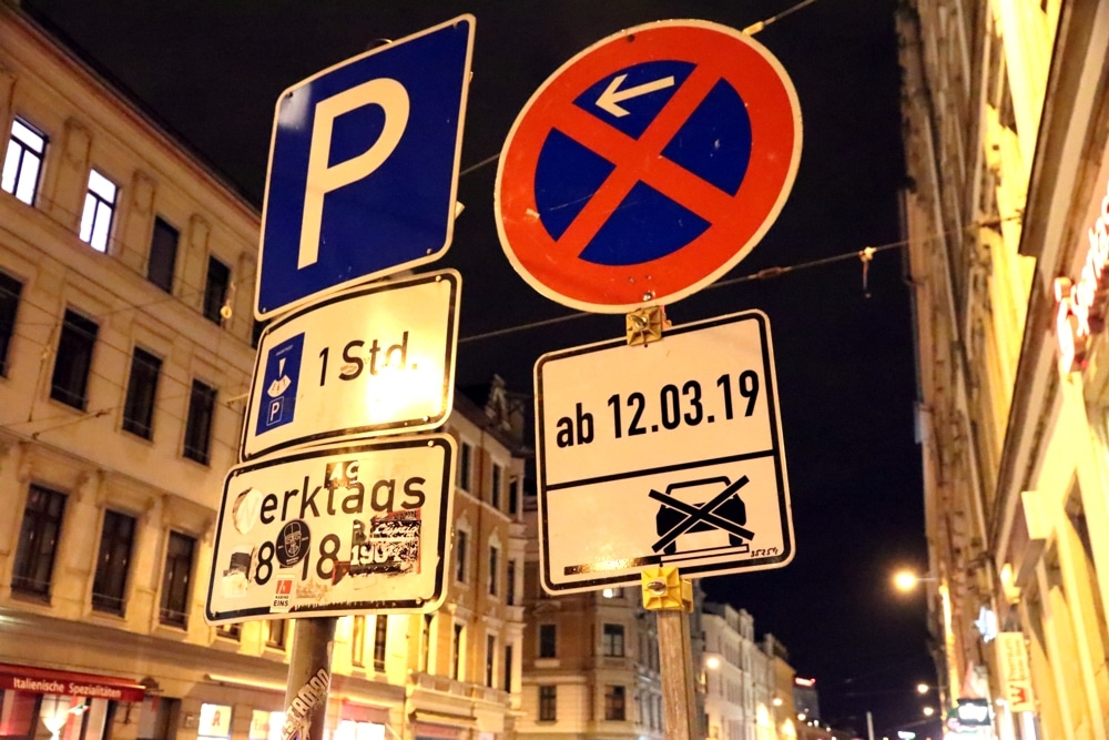 Vorboten einer Veränderung. Noch stehen die alte Regelung (links) und die neue friedlich nebeneinander. Foto: L-IZ.de