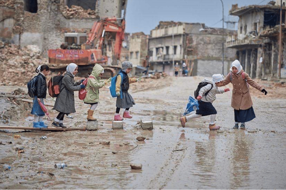 Kinder auf dem Weg zu einer Schule in Mossul © Warqaa Azzawi Yahya