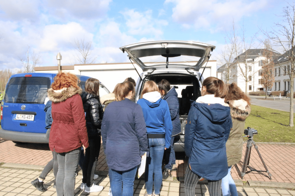 Schau rein! Das Innenleben eines Blitzerautos. Foto: Landratsamt Landkreis Leipzig