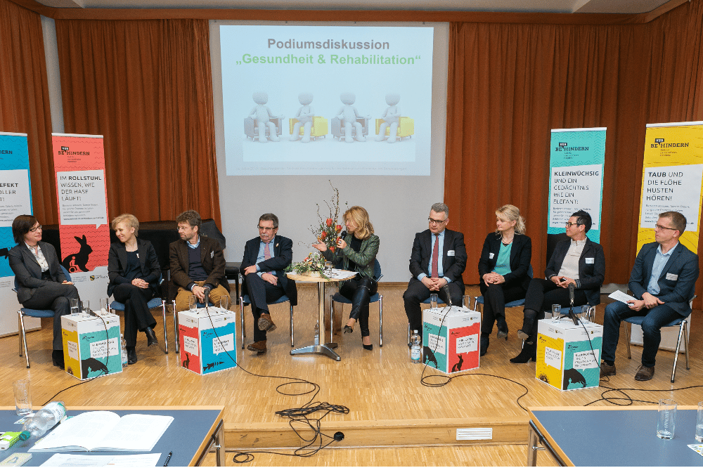 Teilnehmer der Podiumsdiskussion im Haus an der Kreuzkirche in Dresden. Foto: Swen Reichhold