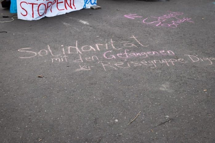 Solidaritätsaktion am 21.02.2019 für die Inhaftierten der Reisegruppe auf dem Leuschnerplatz. Foto: Marco Arenas