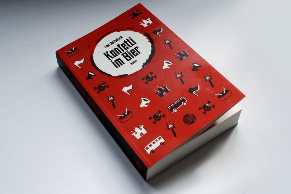 Toni Gottschalk: Konfetti im Bier. Foto: Ralf Julke