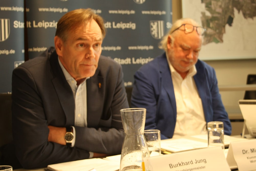 Burkhard Jung und Michael Schimansky bei der Pressekonferenz am 28. März. Foto: Ralf Julke