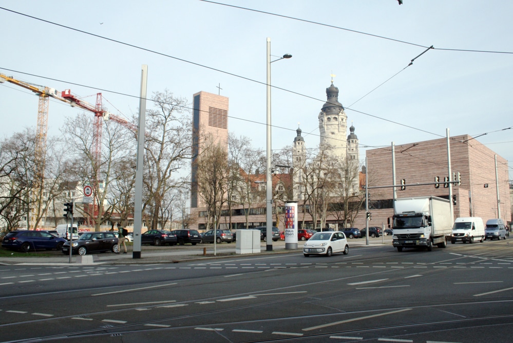 Die noch unbebaute Brache am Peterssteinweg. Foto: Ralf Julke