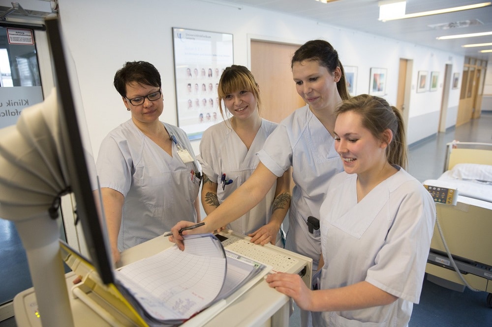 n der "Schau Rein!"-Woche können Schüler den Arbeitsalltag am UKL hautnah miterleben. Foto: Stefan Straube / UKL