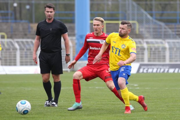 Paul Schinke (Lok) gegen Kevin Bönisch (Bautzen). Foto: Jan Kaefer