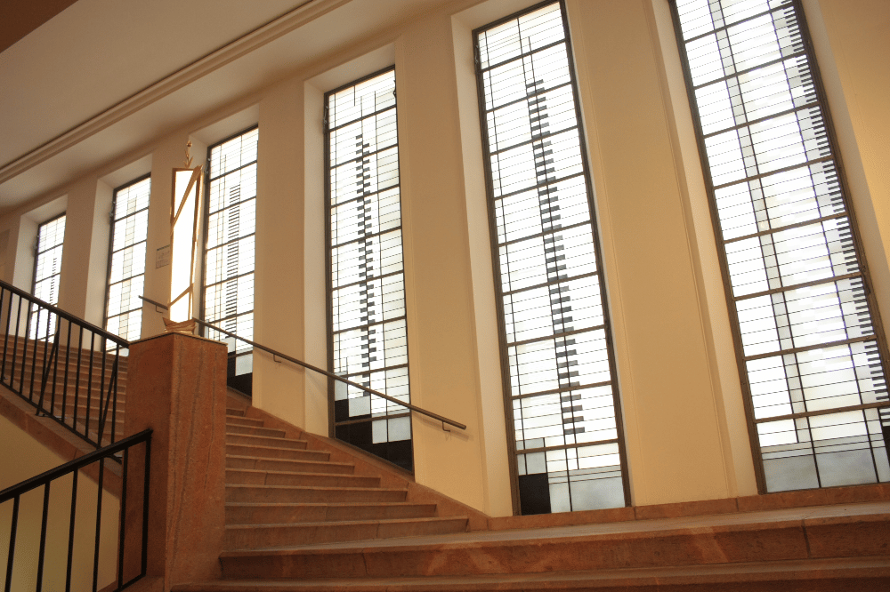 Bauhausfenster im Grassi Museum für Angewandte Kunst von Josef Albers. Foto: Daniel Thalheim
