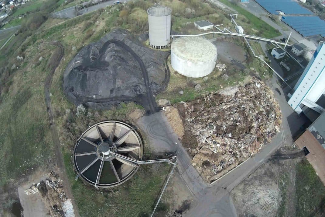 Bei der Draufsicht wird das Ausmaß der Ablagerungen und Rester deutlich. Foto: Bürgerverein Sauberes Delitzscher Land