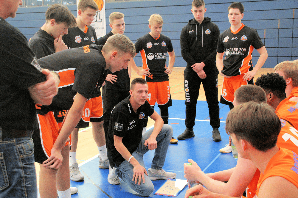 Das Team von Cheftrainer Christopher Schreiber will mit einem Heimsieg den Klassenerhalt klar machen. Foto: Birger Zentner