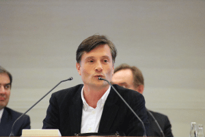 Die Lippen gespitzt - nur pfeifen will er nicht. Ordnungsbürgermeister Heiko Rosenthal sichtlich unter Handlungsdruck. Foto: Michael Freitag