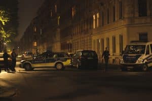 Irritierende Bilder in der Nacht in der Mariannenstraße. Foto: Privat