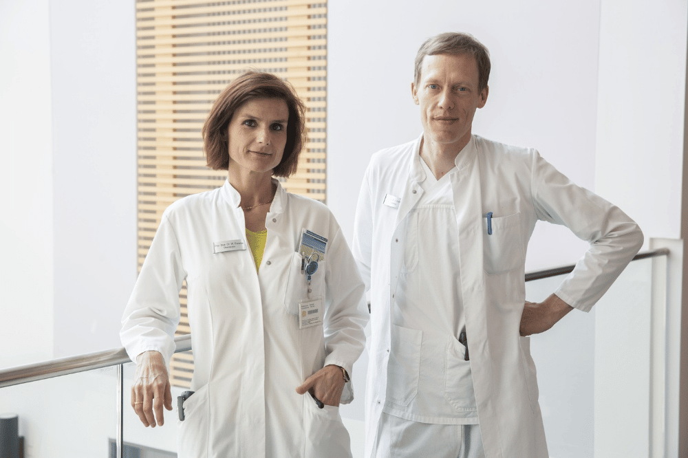 PD Dr. Wiebke Kristin Fenske und PD Dr. Jan Halbritter von der Medizinischen Klinik und Poliklinik III – Endokrinologie, Nephrologie, Rheumatologie am UKL erhalten zwei der bundesweit sechs vergebenen Else Kröner-Exzellenzstipendien in Höhe von je 300.000 Euro. Foto: Stefan Straube / UKL