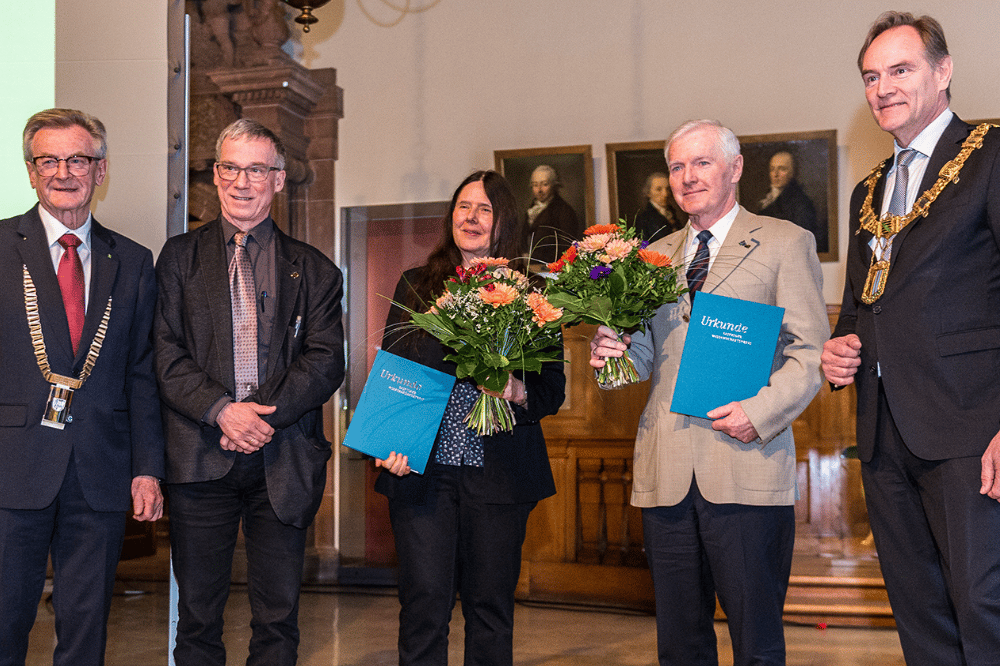 v.l.:Prof. Dr. Hans Wiesmeth, Prof. Dr. Erich Schröger, Prof. Dr. Evamarie Hey-Hawkins, Prof. Dr. Frank-Dieter Kopinke, Burkhard Jung. Quelle: SAW