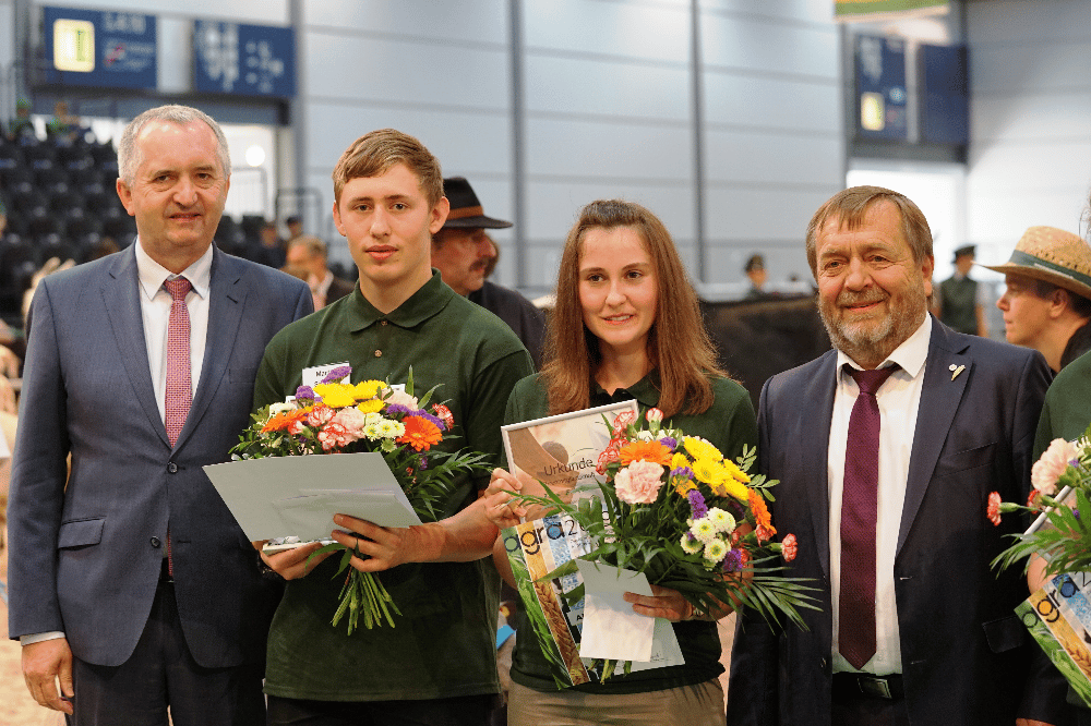 V.l.n.r. Staatsminister Thomas Schmidt, Martin Simmig, Elisa Eichler, Wolfgang Vogel (Landesbauernpräsident) Quelle: SMUL