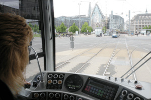 Blick aus dem Cockpit einer Leipziger Straßenbahn. Foto: Marko Hofmann